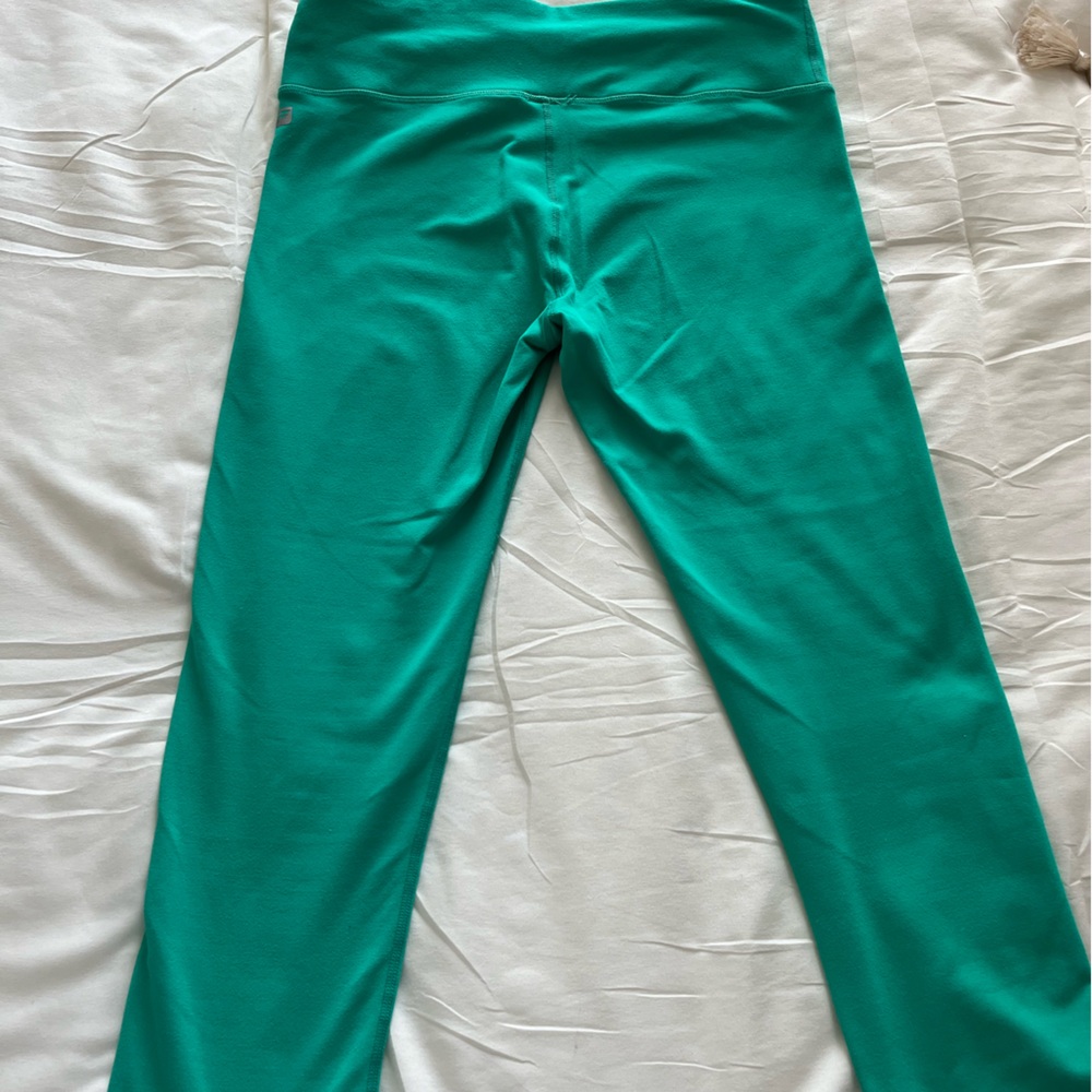 Fabletics turquoise leggings cropped